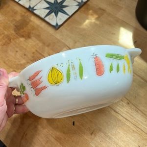 JAJ PYREX VEGETABLE MIXING BOWL